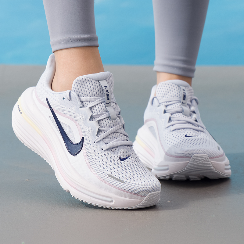 ナイキ レディースシューズ オリジナル 軽量 通気性 フィッ - Lightweight Road Running Shoes のレビューと価格