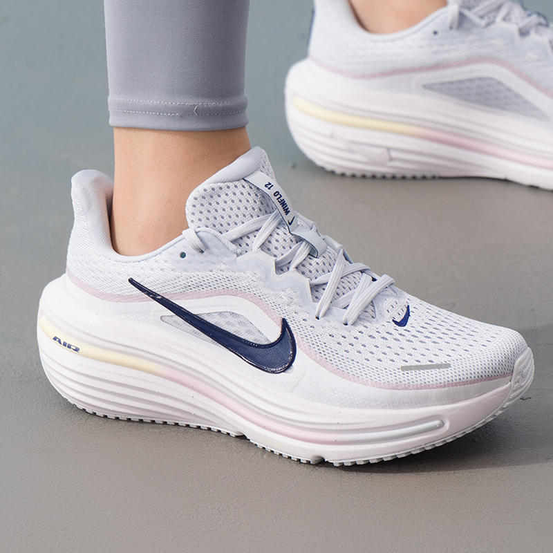 ナイキ レディースシューズ オリジナル 軽量 通気性 フィッ - Lightweight Road Running Shoes のレビューと価格
