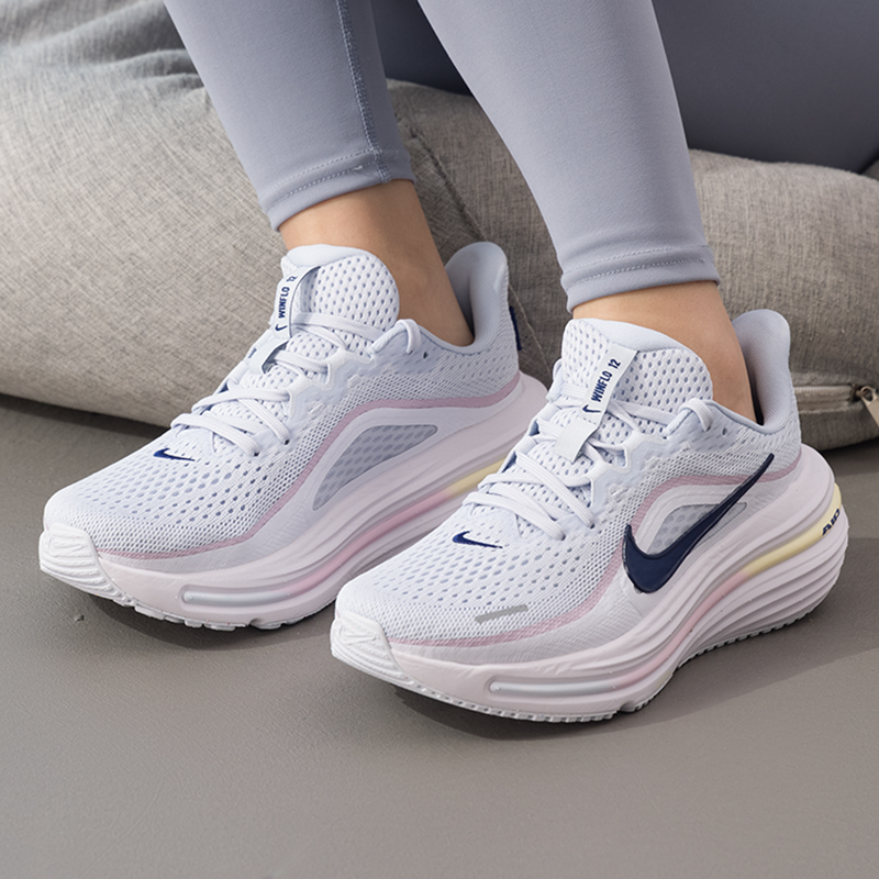 ナイキ レディースシューズ オリジナル 軽量 通気性 フィッ - Lightweight Road Running Shoes のレビューと価格