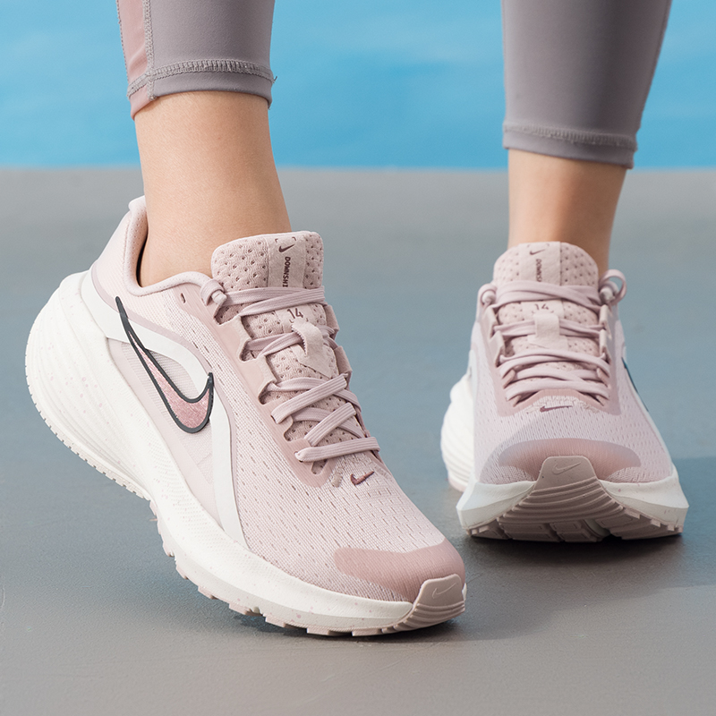 ナイキ レディースシューズ オリジナル 軽量 ロードランニン - Lightweight Road Running Shoes のレビューと価格