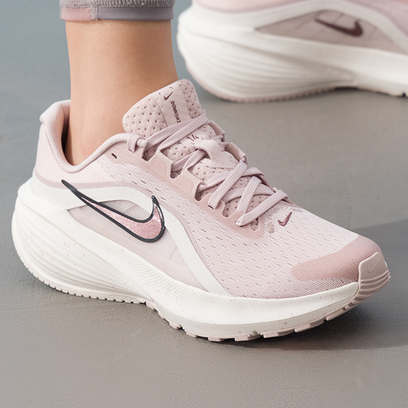 ナイキ レディースシューズ オリジナル 軽量 ロードランニン - Lightweight Road Running Shoes のレビューと価格