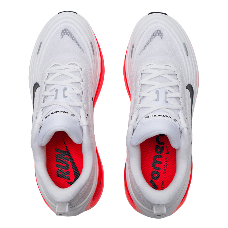 ナイキ ヴォメロ プラス メンズ スポーツシューズ フィット - Running Shoes のレビューと価格