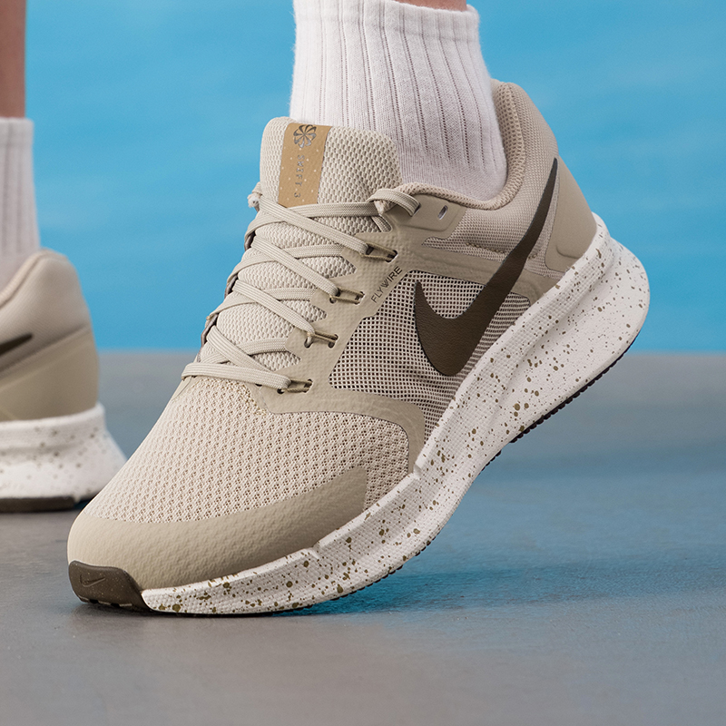 ナイキ メンズシューズ オリジナル 軽量 通気性 フィットネ - Lightweight Road Running Shoes のレビューと価格