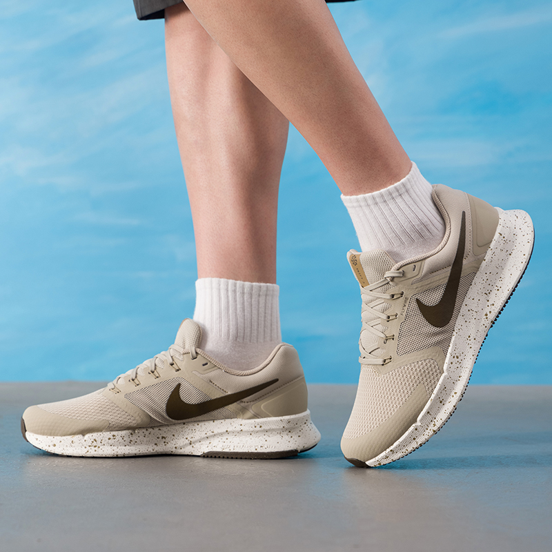 ナイキ メンズシューズ オリジナル 軽量 通気性 フィットネ - Lightweight Road Running Shoes のレビューと価格