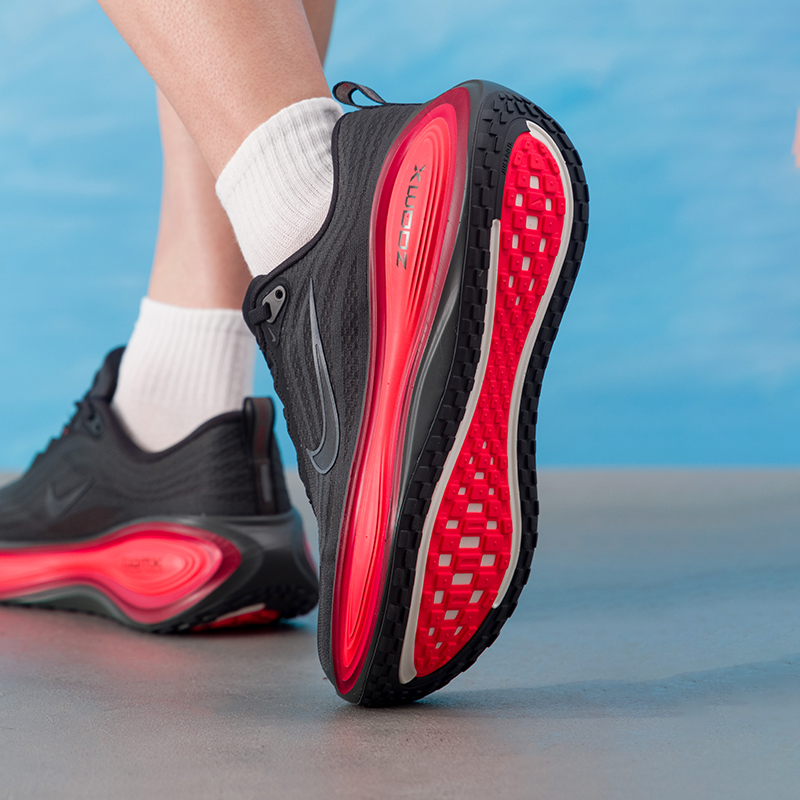 ナイキ メンズシューズ オリジナル 軽量 ロードランニングシ - Lightweight Road Running Shoes のレビューと価格